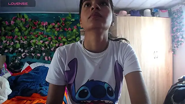 Snapshot of Samara_Beltran chatting on February 15, 3:50 pm Samara Beltran online show from February 15, 3:50 pm