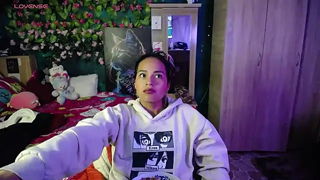 Snapshot of Samara_Beltran chatting on February 17, 2:20 am Samara Beltran online show from February 17, 2:20 am