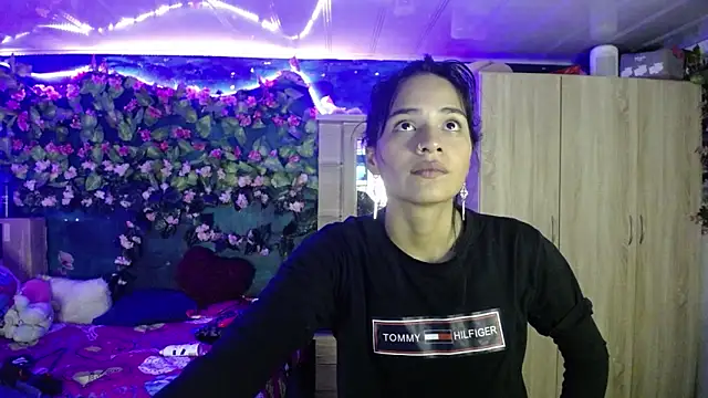 Snapshot of Samara_Beltran chatting on February 22, 3:34 am Samara Beltran online show from February 22, 3:34 am