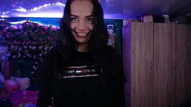 Snapshot of Samara_Beltran chatting on February 22, 6:39 am Samara Beltran online show from February 22, 6:39 am