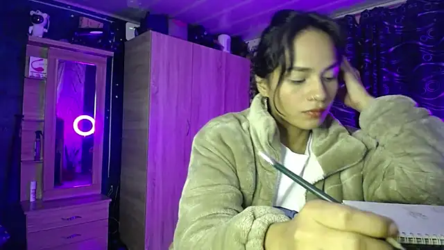 Snapshot of Samara_Beltran chatting on March 3, 9:55 am Samara Beltran online show from March 3, 9:55 am