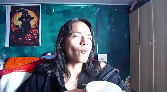 Snapshot of Samara_Beltran chatting on March 13, 5:28 pm Samara Beltran online show from March 13, 5:28 pm