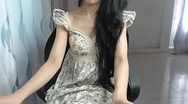 Snapshot of TinyGirls chatting on January 6, 5:19 am TinyGirls online show from January 6, 5:19 am