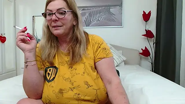 Snapshot of YulliaMilf chatting on May 2, 9:58 am YulliaMilf online show from May 2, 9:58 am