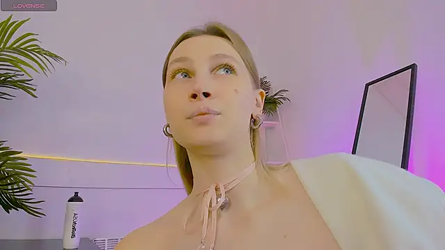 Jess Anders  online show from November 16, 8:20 am