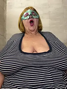 Snapshot of mariannecox chatting on February 23, 9:05 pm mariannecox online show from February 23, 9:05 pm