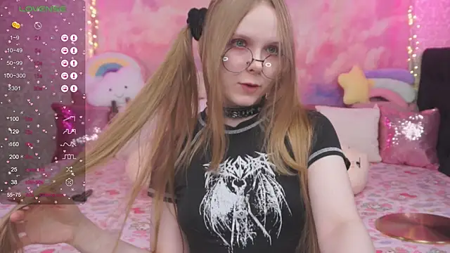 Snapshot of minx_g1rl chatting on March 17, 6:40 am minx g1rl online show from March 17, 6:40 am