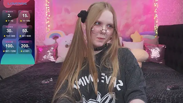 Snapshot of minx_g1rl chatting on February 8, 10:51 am minx g1rl online show from February 8, 10:51 am