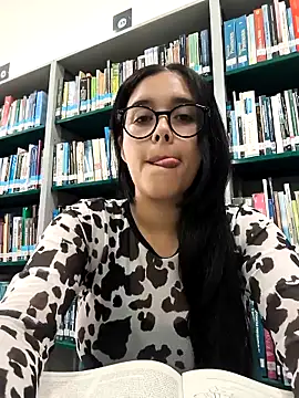 Snapshot of Annya-sweet chatting on March 18, 3:04 pm Annya-sweet online show from March 18, 3:04 pm