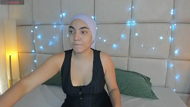 Snapshot of Sooffii_1 chatting on January 7, 2:03 am Sooffii 1 online show from January 7, 2:03 am