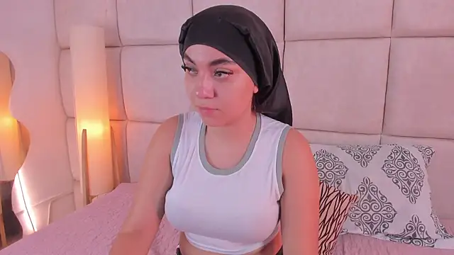 Snapshot of Sooffii_1 chatting on February 4, 3:01 am Sooffii 1 online show from February 4, 3:01 am