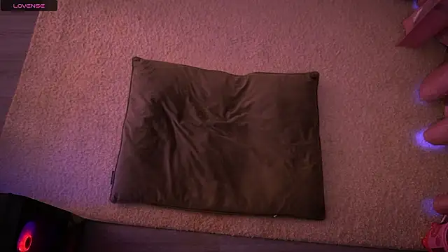 Redhead Shark new online show from February 23, 1:19 pm