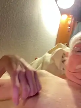 Snapshot of Steffibi1954 chatting on December 14, 2:39 am Steffibi1954 online show from December 14, 2:39 am