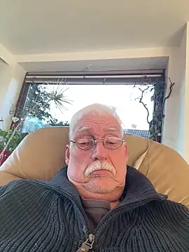 Snapshot of Steffibi1954 chatting on December 15, 12:31 pm Steffibi1954 online show from December 15, 12:31 pm