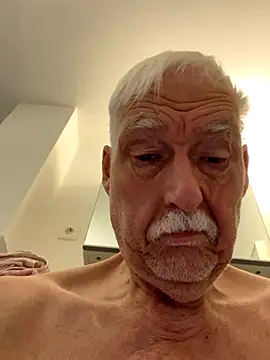 Snapshot of Steffibi1954 chatting on December 18, 4:40 am Steffibi1954 online show from December 18, 4:40 am