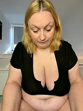 Snapshot of BBW_Nora chatting on November 22, 8:57 am BBW Nora online show from November 22, 8:57 am