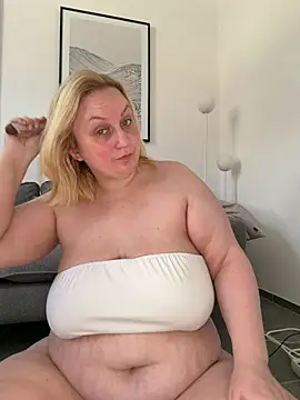 BBW Nora online show from April 30, 8:09 am