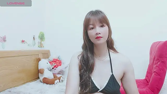 Holygirlsweet777 online show from December 6, 11:11 am