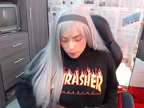 i am nina  online show from November 11, 5:35 pm