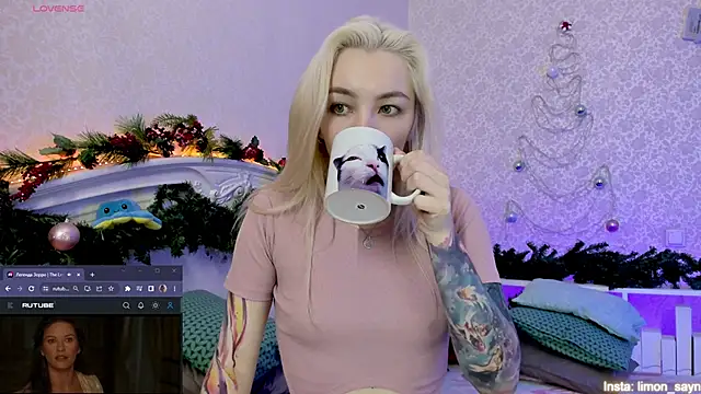 LillyMoure  online show from January 15, 12:09 am