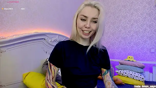 LillyMoure  online show from January 19, 2:47 am