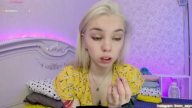 LillyMoure  online show from February 15, 12:15 am