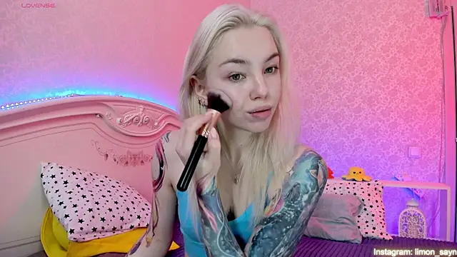 LillyMoure  online show from February 25, 11:44 pm