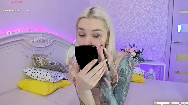 LillyMoure  online show from March 9, 12:00 am