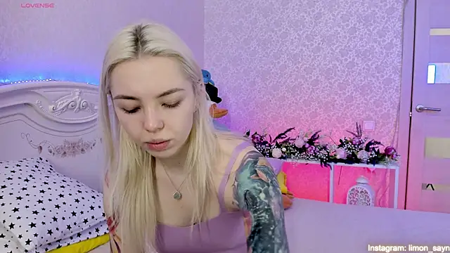 LillyMoure  online show from March 13, 12:27 am