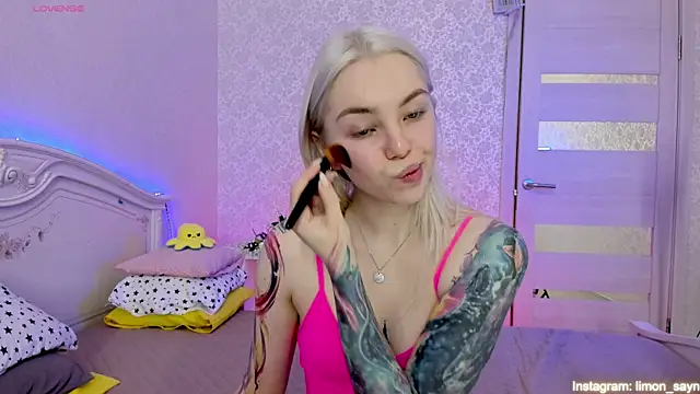 LillyMoure  online show from March 20, 11:45 pm