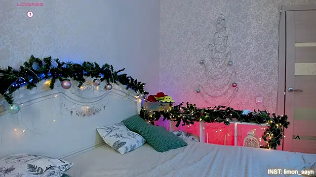 LillyMoure  online show from January 9, 11:50 pm