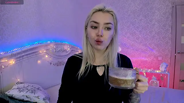 LillyMoure  online show from January 15, 11:52 pm