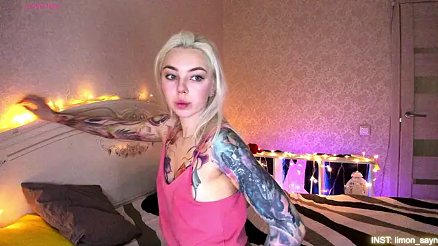 LillyMoure  online show from February 14, 10:50 pm