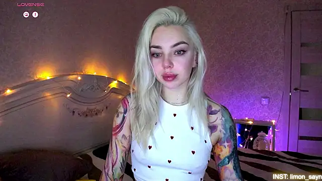 LillyMoure  online show from February 18, 11:01 pm