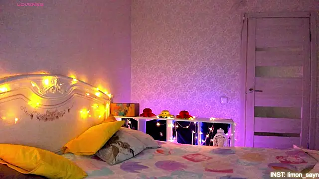 LillyMoure  online show from March 23, 11:53 pm