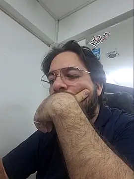 Snapshot of specialguests chatting on October 30, 5:13 pm specialguests online show from October 30, 5:13 pm