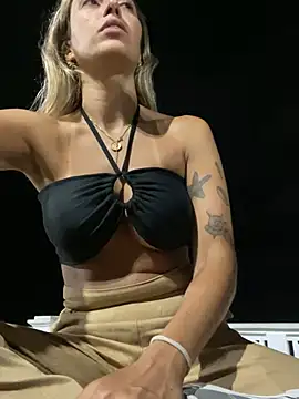 Snapshot of Gipoltergeist chatting on December 6, 4:03 am Gipoltergeist online show from December 6, 4:03 am