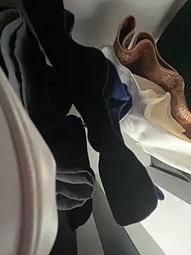 Snapshot of Gipoltergeist chatting on February 8, 4:32 pm Gipoltergeist online show from February 8, 4:32 pm