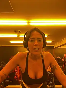 Snapshot of Gipoltergeist chatting on February 9, 10:14 pm Gipoltergeist online show from February 9, 10:14 pm