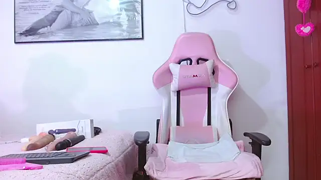 Snapshot of Amelie_Rousell chatting on March 11, 10:38 pm Amelie Rousell online show from March 11, 10:38 pm