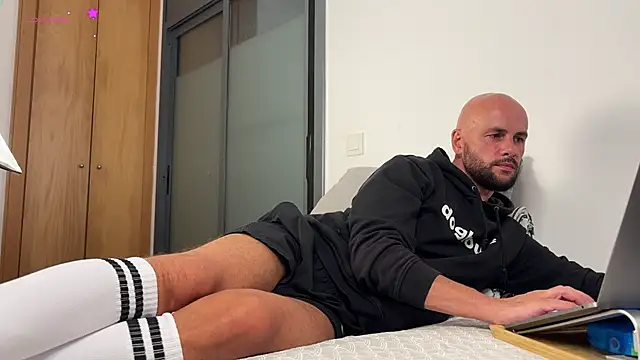 Snapshot of tim_beard chatting on June 3, 12:35 am tim beard online show from June 3, 12:35 am