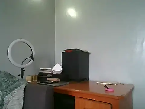 Prettybecs online show from October 6, 7:50 am