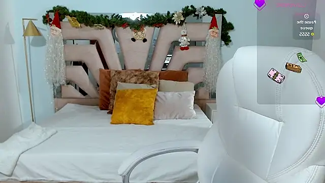 Snapshot of sophia_hadid chatting on December 17, 7:26 pm sophia hadid online show from December 17, 7:26 pm