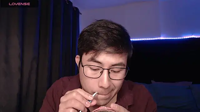 andrewmhilton  online show from March 13, 5:36 am