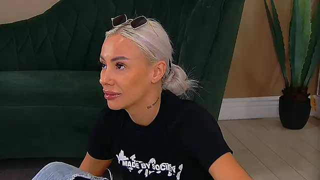 Bailey Rush online show from September 13, 1:55 pm