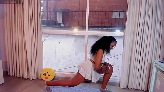 Snapshot of ElizabethBell_ chatting on February 1, 10:08 pm ElizabethBell online show from February 1, 10:08 pm