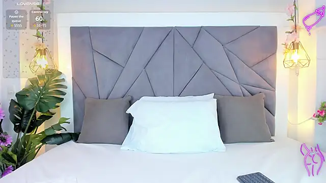 Snapshot of KiarhaTrixie chatting on October 2, 11:28 am KiarhaTrixie online show from October 2, 11:28 am