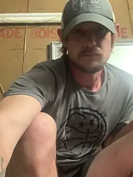 Snapshot of Midwestalpha chatting on April 6, 8:04 am Midwestalpha online show from April 6, 8:04 am