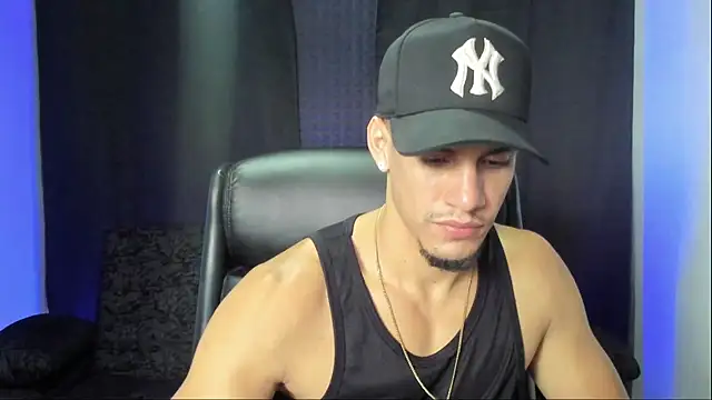 jhonnysnow17 online show from October 5, 9:45 pm