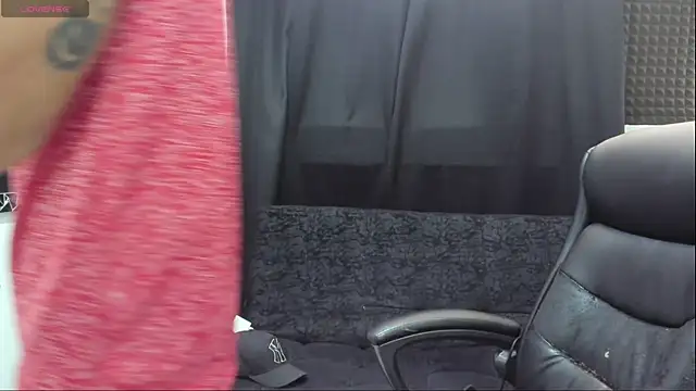 jhonnysnow17 online show from May 16, 3:11 pm